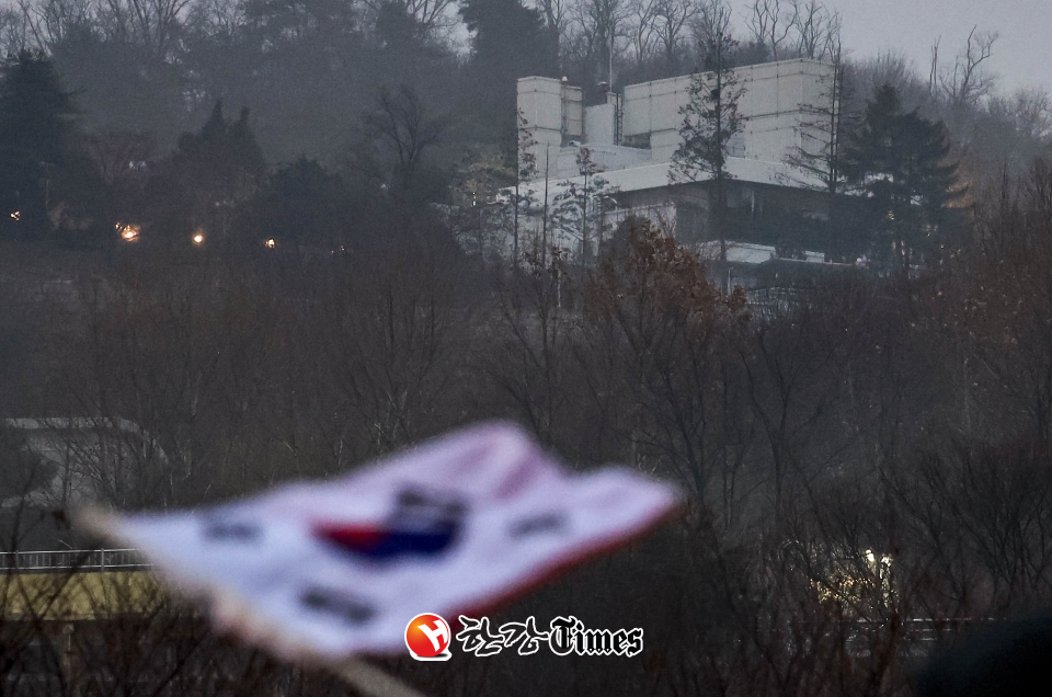 윤석열 대통령 탄핵심판 사건의 첫 변론기일을 하루 앞둔 13일 서울 용산구 대통령 관저가 조용한 모습을 보이고 있다. (사진=뉴시스)