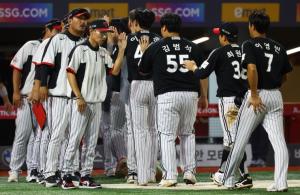 [KBO] ‘디펜딩 챔피언’ LG, 6년 연속 가을야구 진출..3위 확정